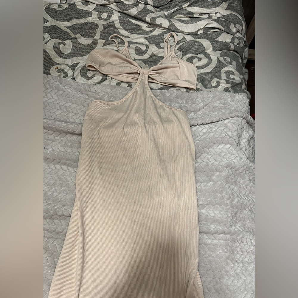 Cream Cut-Out Dress👡